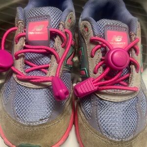 3/$20-New Balance 990 sneakers